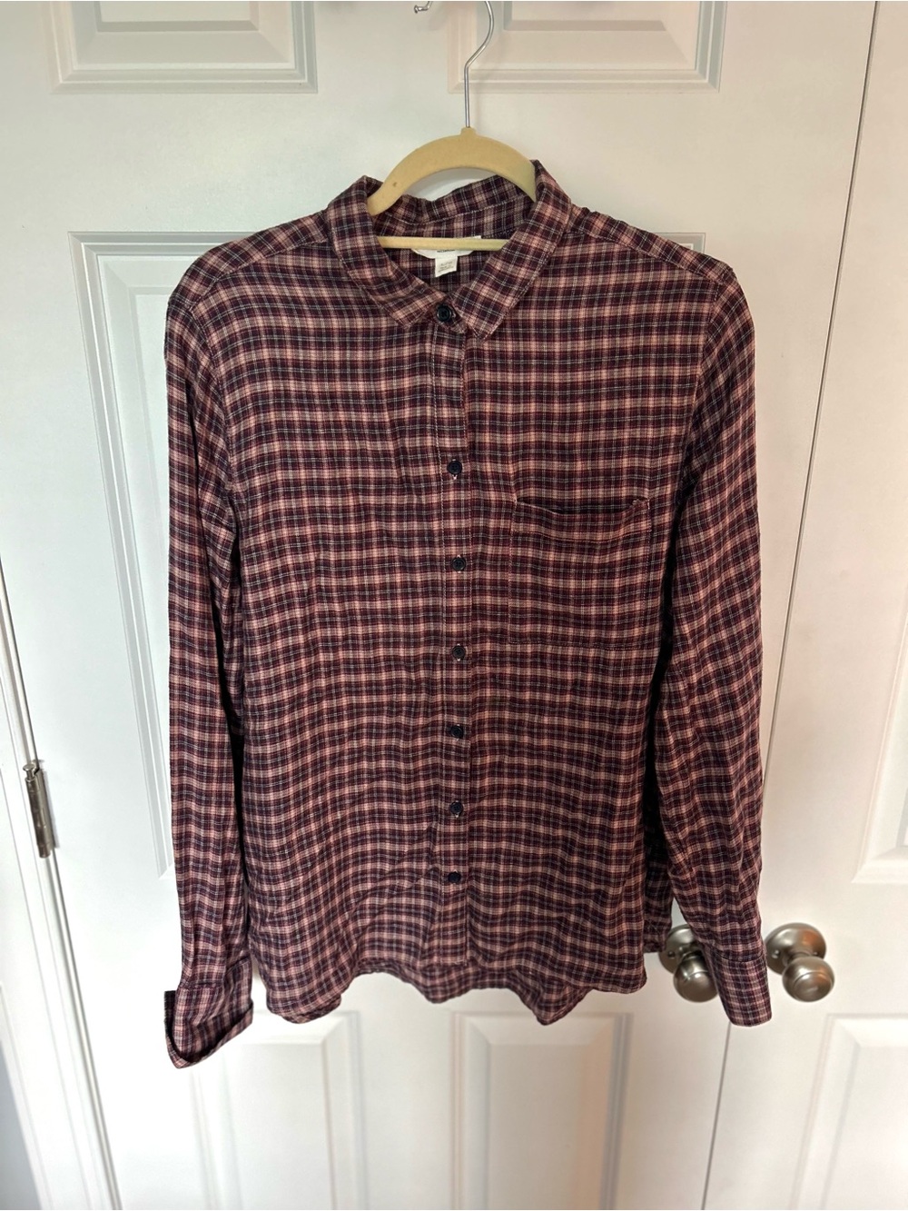 beachlunchlounge Women’s Plaid Button-Down Shirt in Burgundy